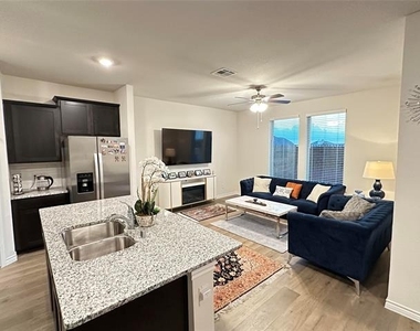 809 Lone Rock Drive - Photo Thumbnail 4