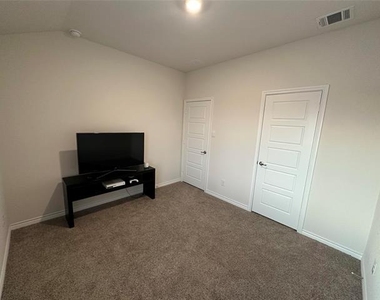 809 Lone Rock Drive - Photo Thumbnail 10