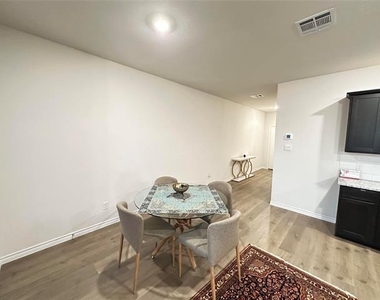 809 Lone Rock Drive - Photo Thumbnail 3