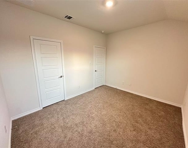 809 Lone Rock Drive - Photo Thumbnail 8