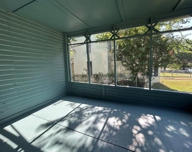 925 W Nelson Street - Photo Thumbnail 3