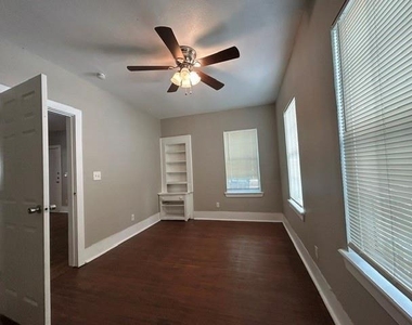 925 W Nelson Street - Photo Thumbnail 16