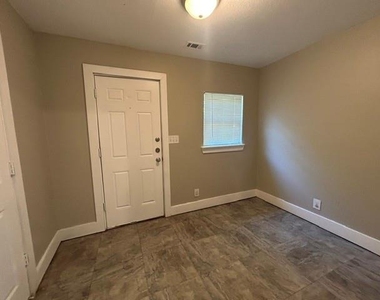 925 W Nelson Street - Photo Thumbnail 18