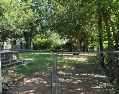 925 W Nelson Street - Photo Thumbnail 22