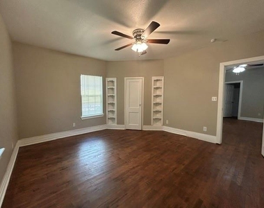 925 W Nelson Street - Photo Thumbnail 15