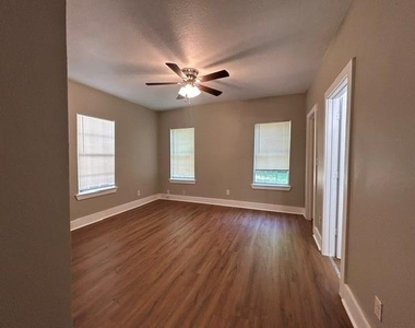 925 W Nelson Street - Photo Thumbnail 10