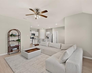 332 Pecos Drive - Photo Thumbnail 5