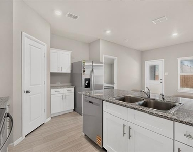 332 Pecos Drive - Photo Thumbnail 9