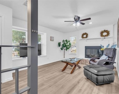 1319 Parkway Court - Photo Thumbnail 23