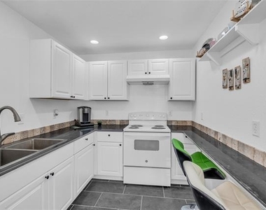 1319 Parkway Court - Photo Thumbnail 9