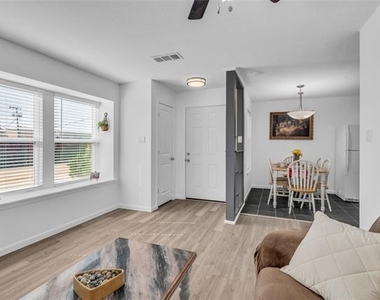 1319 Parkway Court - Photo Thumbnail 6