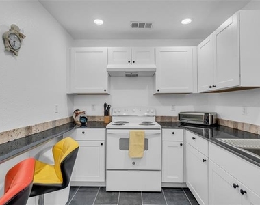 1319 Parkway Court - Photo Thumbnail 27