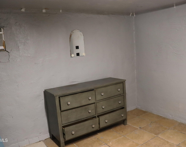 1807 N 38th Drive - Photo Thumbnail 4