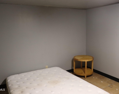 1807 N 38th Drive - Photo Thumbnail 5