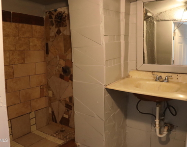 1807 N 38th Drive - Photo Thumbnail 6
