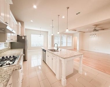 7048 Fullerton Circle - Photo Thumbnail 8