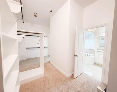 7048 Fullerton Circle - Photo Thumbnail 17
