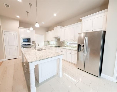 7048 Fullerton Circle - Photo Thumbnail 6