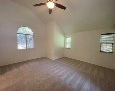 1404 Daffodil Lane - Photo Thumbnail 11