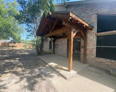1404 Daffodil Lane - Photo Thumbnail 15