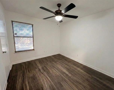 1404 Daffodil Lane - Photo Thumbnail 8