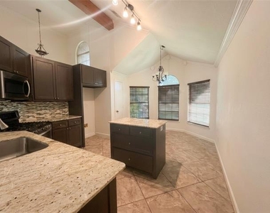 1404 Daffodil Lane - Photo Thumbnail 5