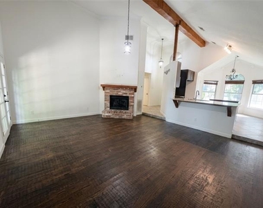 1404 Daffodil Lane - Photo Thumbnail 2