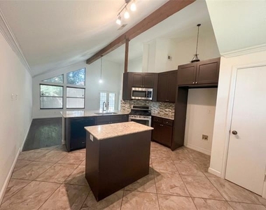 1404 Daffodil Lane - Photo Thumbnail 6