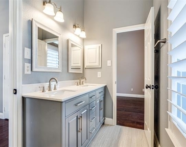 2913 Bellerive Drive - Photo Thumbnail 16