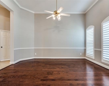 2913 Bellerive Drive - Photo Thumbnail 3