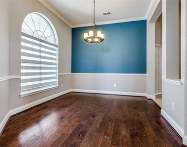 2913 Bellerive Drive - Photo Thumbnail 4