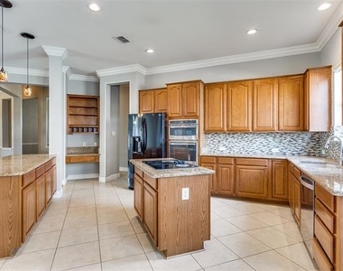 2913 Bellerive Drive - Photo Thumbnail 9