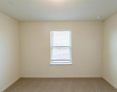 6116 Obsidian Creek Court - Photo Thumbnail 13