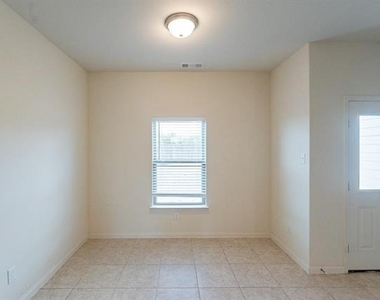 6116 Obsidian Creek Court - Photo Thumbnail 17