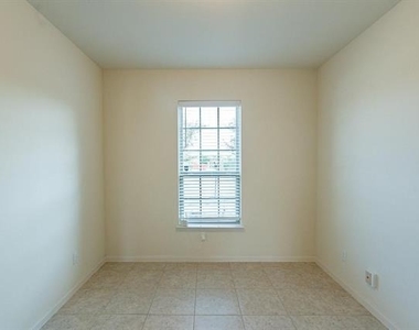 6116 Obsidian Creek Court - Photo Thumbnail 7