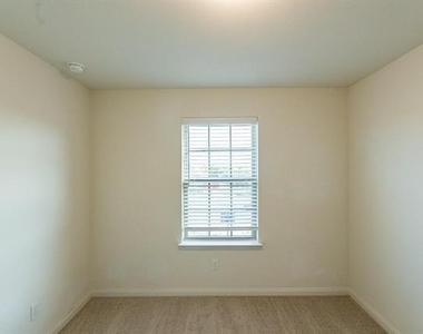 6116 Obsidian Creek Court - Photo Thumbnail 14