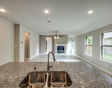 1516 Elizabeth Street - Photo Thumbnail 7