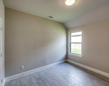 1516 Elizabeth Street - Photo Thumbnail 20