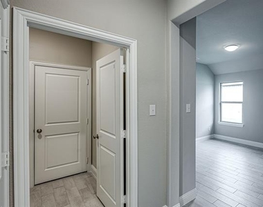 1516 Elizabeth Street - Photo Thumbnail 17