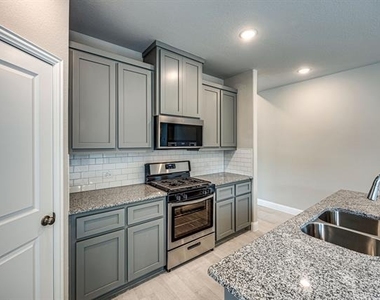 1516 Elizabeth Street - Photo Thumbnail 8