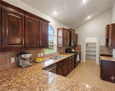 11813 Sundog Way - Photo Thumbnail 5