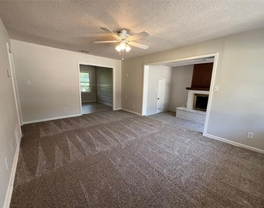 213 Wanda Way - Photo Thumbnail 2