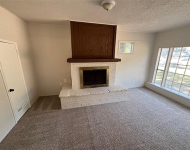213 Wanda Way - Photo Thumbnail 7