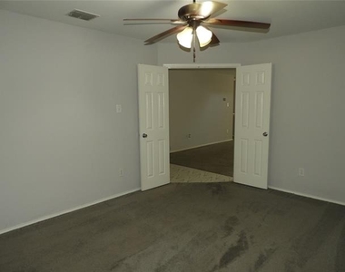 3900 Coloma Drive - Photo Thumbnail 1