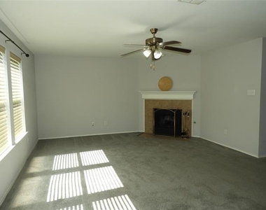 3900 Coloma Drive - Photo Thumbnail 2