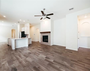816 Black Hawk Dr - Photo Thumbnail 1