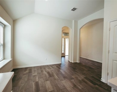 816 Black Hawk Dr - Photo Thumbnail 21