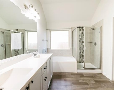 816 Black Hawk Dr - Photo Thumbnail 19