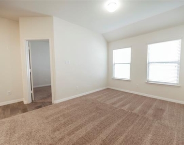816 Black Hawk Dr - Photo Thumbnail 14