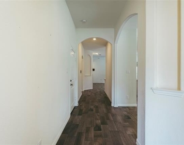 816 Black Hawk Dr - Photo Thumbnail 9